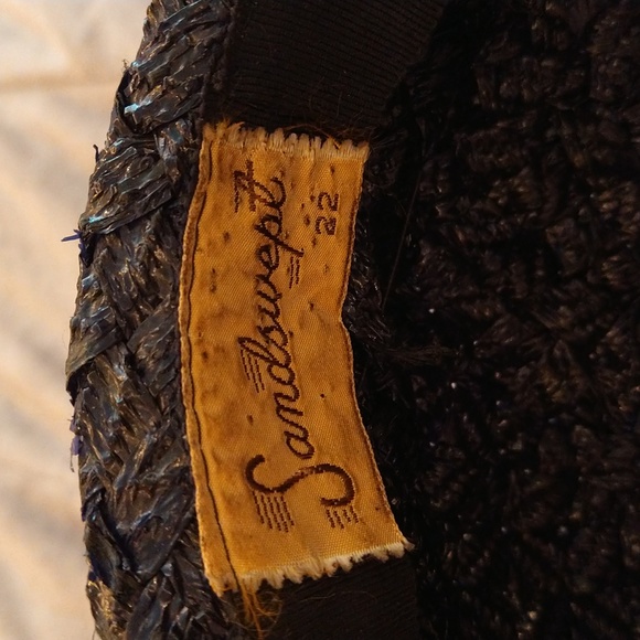 1920's Cloche with Bow Detail and Loops for Veil Attachment - Picture 4 of 5